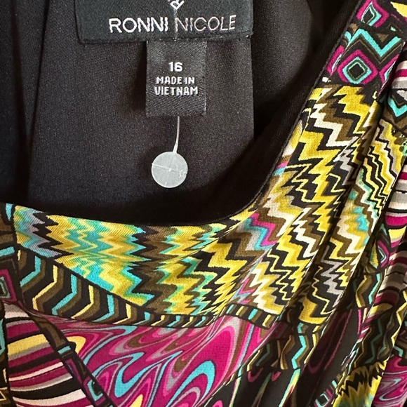 NWT Sexy, Vibrant & Fun Dress 👗 Lightweight Dress - Size 16 / XL 💜🩷💚💛🩵 - Picture 4 of 9